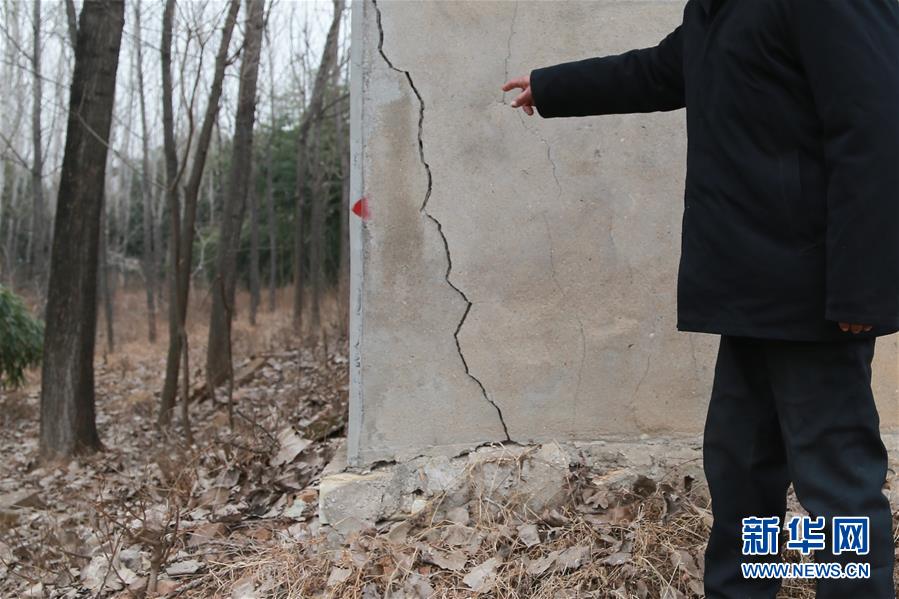 （新華視點&middot;圖文互動）（3）挖掘作業距漢墓中心僅20米，村民住房出現裂縫&hellip;&hellip;&ldquo;造地&rdquo;如何變挖山？