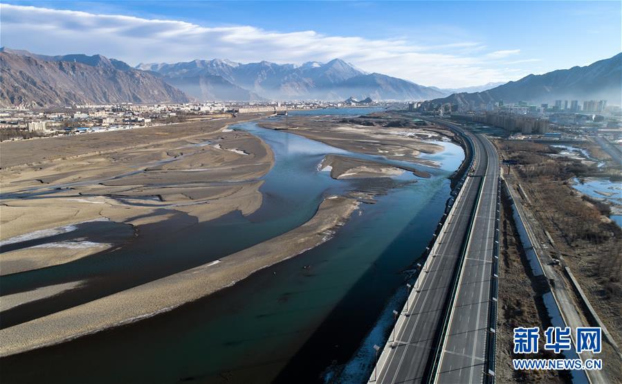 （兩會(huì)前夕看落實(shí)&middot;圖文互動(dòng)）（2）格?；ㄩ_ 幸福路寬&mdash;&mdash;西藏落實(shí)習(xí)近平總書記全國兩會(huì)重要講話精神紀(jì)實(shí)