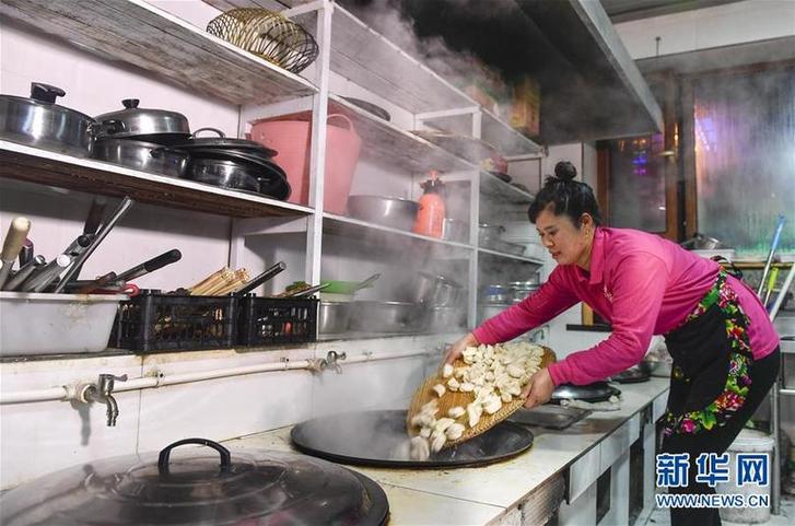 （在習近平新時代中國特色社會主義思想指引下&mdash;&mdash;新時代新作為新篇章&middot;圖文互動）（6）三年，從無名小屯到聲名遠播&mdash;&mdash;這個&ldquo;雪鄉&rdquo;是如何做到的？