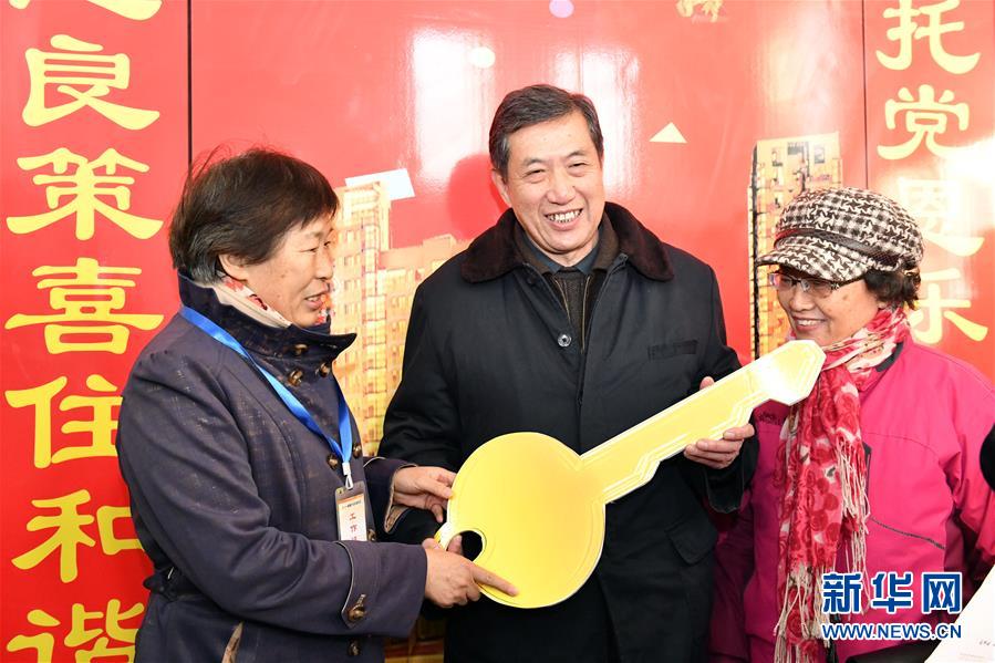 （新華全媒頭條&middot;圖文互動(dòng)）（4）承諾有&ldquo;干貨&rdquo; 落實(shí)有&ldquo;硬招&rdquo;&mdash;&mdash;&ldquo;全國兩會(huì)部長通道&rdquo;上承諾踐行情況掃描