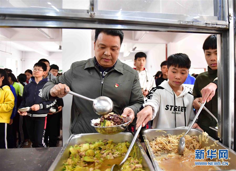 (社會)(1)《學校食品安全與營養(yǎng)健康管理規(guī)定》今日施行