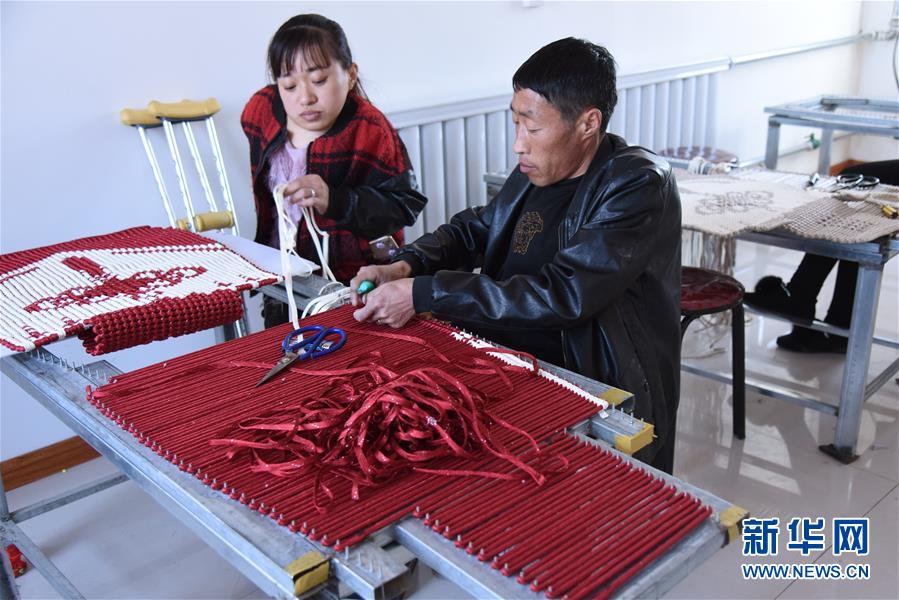 （在習近平新時代中國特色社會主義思想指引下&mdash;&mdash;新時代新作為新篇章&middot;圖文互動）（1）腳下有路 心中有志 生命有光&mdash;&mdash;殘疾夫妻&ldquo;跑贏&rdquo;脫貧沖刺