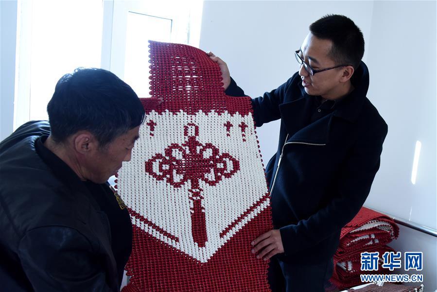 （在習近平新時代中國特色社會主義思想指引下&mdash;&mdash;新時代新作為新篇章&middot;圖文互動）（5）腳下有路 心中有志 生命有光&mdash;&mdash;殘疾夫妻&ldquo;跑贏&rdquo;脫貧沖刺