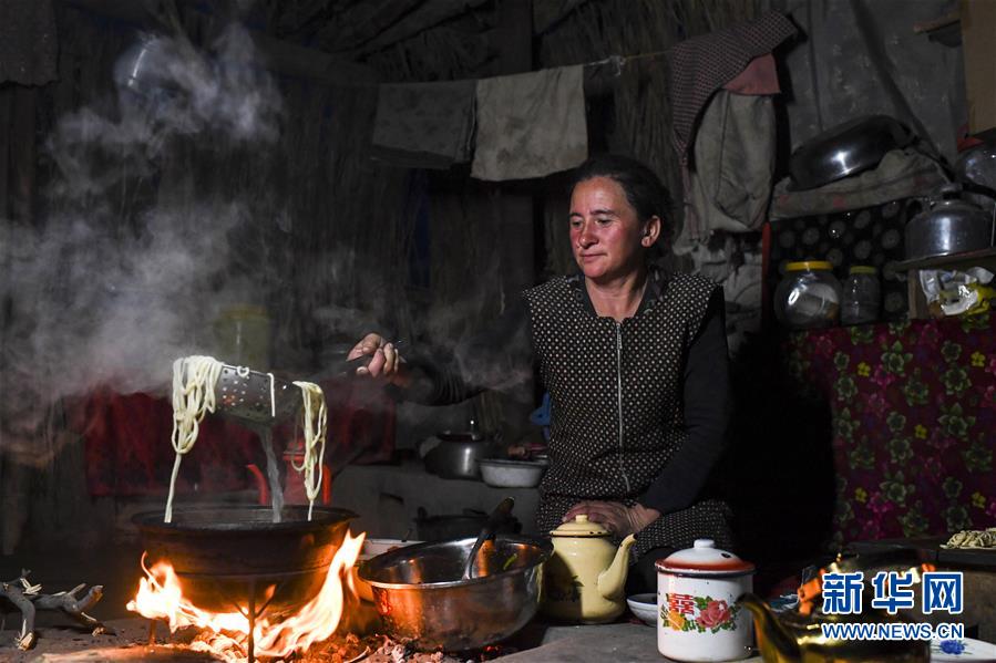 （新華全媒頭條&middot;圖文互動）（5）一步千年，&ldquo;最后的沙漠部落&rdquo;遷入新家園