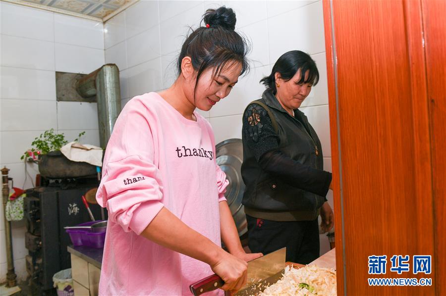 （壯麗70年&middot;奮斗新時代&middot;圖文互動）（2）情同一家，守望相助，共奔小康&mdash;&mdash;內(nèi)蒙古興安盟巴彥敖包嘎查民族團(tuán)結(jié)見聞