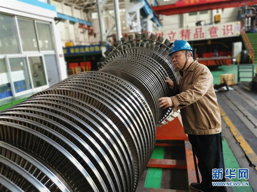 (勞動者風(fēng)采·圖文互動)(1)練就毫厘“繡花功”——記杭汽輪“金藍領(lǐng)”吳國林