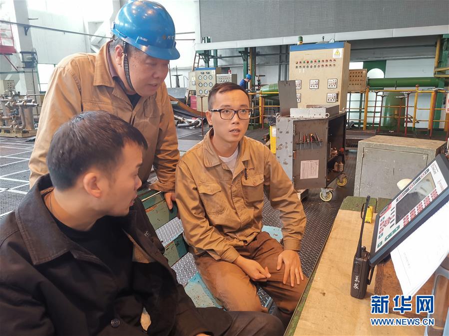 (勞動者風(fēng)采·圖文互動)(2)練就毫厘“繡花功”——記杭汽輪“金藍領(lǐng)”吳國林