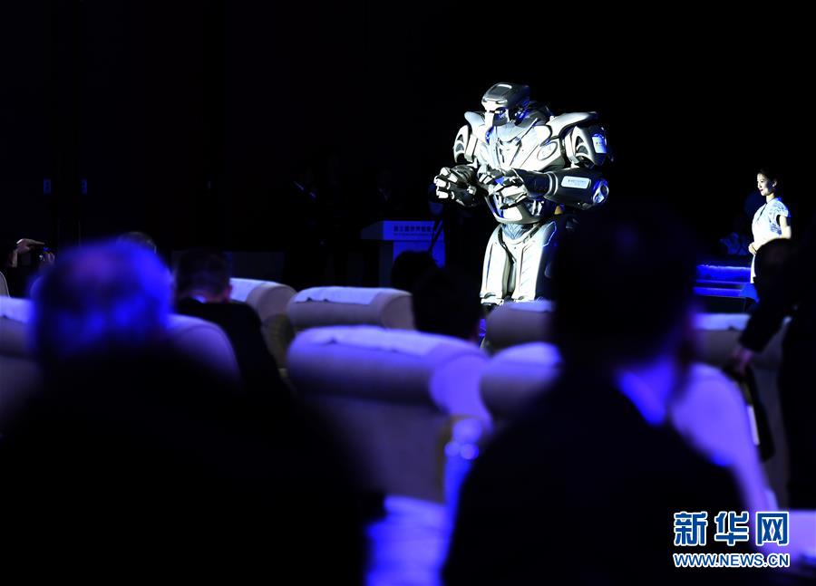 （新華全媒頭條&middot;圖文互動(dòng)）（1）擁抱智能新時(shí)代：世界智能大會(huì)釋放了哪些新信號(hào)？