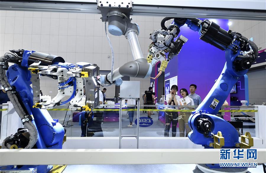 （新華全媒頭條&middot;圖文互動(dòng)）（5）擁抱智能新時(shí)代：世界智能大會(huì)釋放了哪些新信號(hào)？
