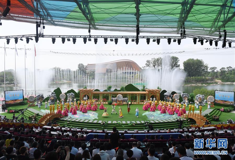 （在習近平新時代中國特色社會主義思想指引下&mdash;&mdash;新時代新作為新篇章&middot;圖文互動）（1）從世園會&ldquo;看&rdquo;中國綠色發展之路&mdash;&mdash;寫在北京世園會&ldquo;中國國家館日&rdquo;到來之際