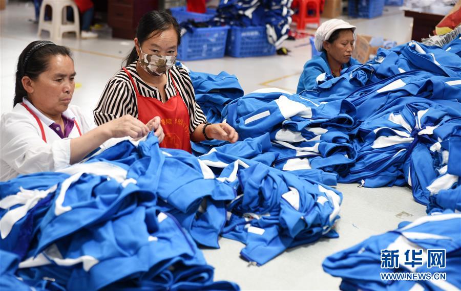 （壯麗70年&middot;奮斗新時代&middot;圖文互動）（10）奮進的阿妹戚托&mdash;&mdash;貴州三寶彝族鄉整鄉搬遷見聞