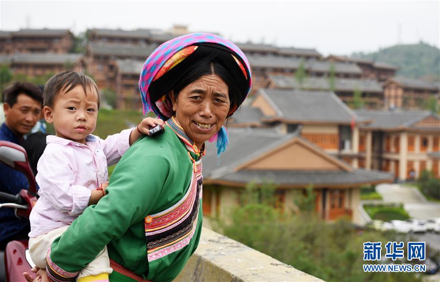 （壯麗70年&middot;奮斗新時代&middot;圖文互動）（12）奮進的阿妹戚托&mdash;&mdash;貴州三寶彝族鄉整鄉搬遷見聞