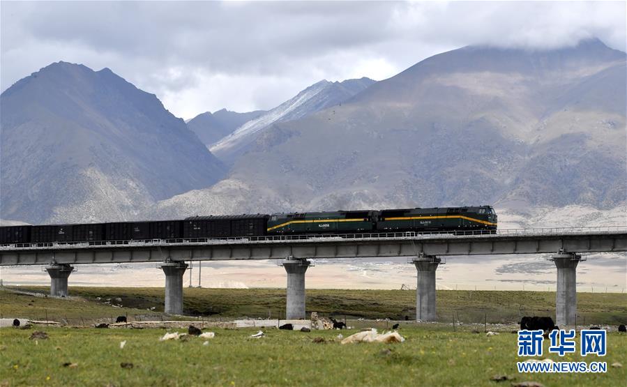 (壯麗七十年·奮斗新時代·圖文互動)(4)天路,讓世界屋脊不再遙遠