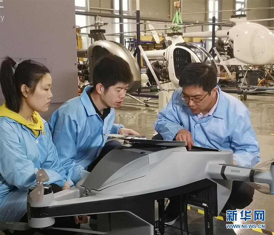 (圖文互動)(3)心懷藍天 逐夢云霄——記天津大學教授、一飛智控創(chuàng)始人齊俊桐