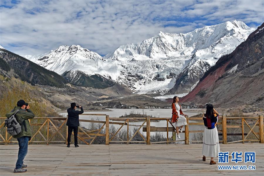 （壯麗70年&middot;奮斗新時代&middot;圖文互動）（5）駛向幸福的&ldquo;天路&rdquo;&mdash;&mdash;川藏公路藏區變遷