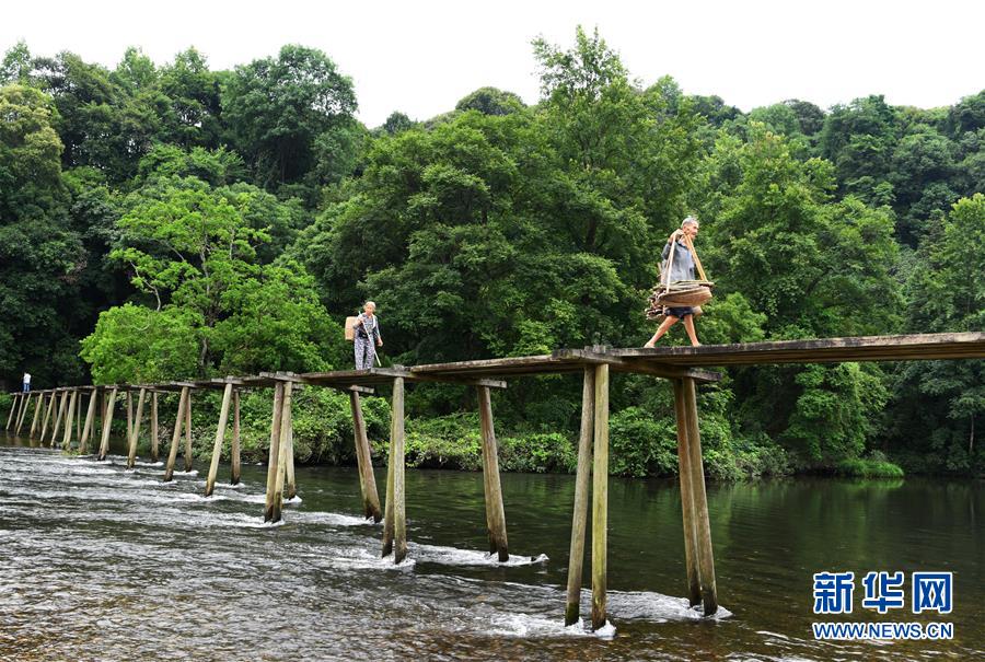 （壯麗70年&middot;奮斗新時(shí)代&mdash;&mdash;記者再走長征路&middot;圖文互動(dòng)）（1）啊，紅軍橋！
