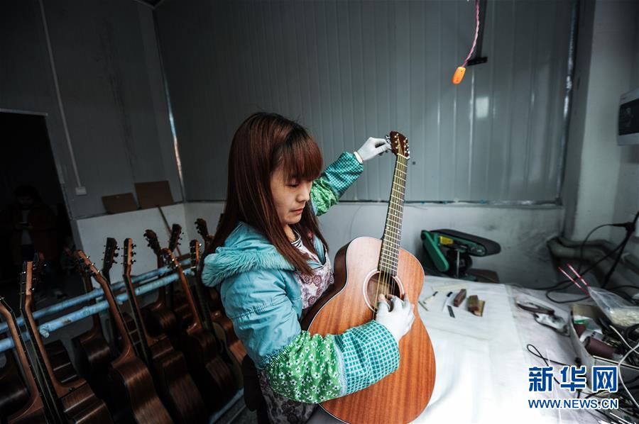 （在習(xí)近平新時(shí)代中國特色社會主義思想指引下&mdash;&mdash;新時(shí)代新作為新篇章&middot;圖文互動）（6）貴州正安：吉他奏響發(fā)展&ldquo;神曲&rdquo;