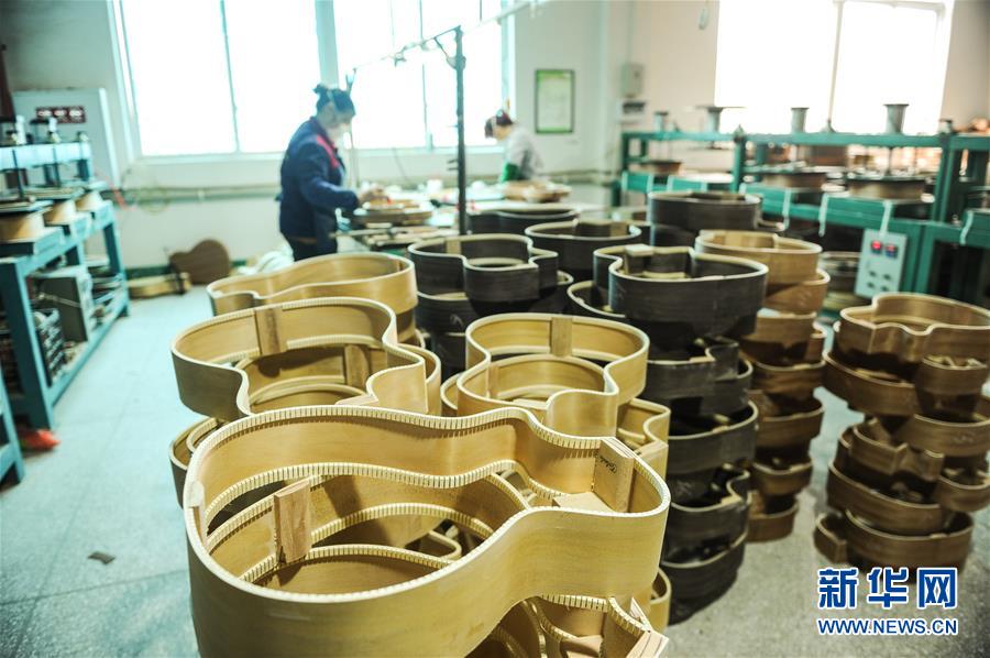 （在習(xí)近平新時(shí)代中國特色社會主義思想指引下&mdash;&mdash;新時(shí)代新作為新篇章&middot;圖文互動）（4）貴州正安：吉他奏響發(fā)展&ldquo;神曲&rdquo;