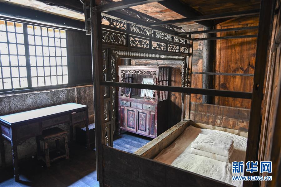 （壯麗70年&middot;奮斗新時(shí)代&mdash;&mdash;記者再走長(zhǎng)征路&middot;圖文互動(dòng)）（5）手捧棉被憶紅軍：走了那么多年，我們都念他們的好