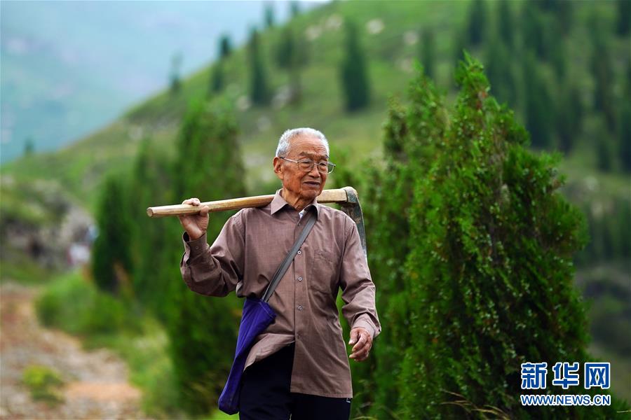 （在習近平新時代中國特色社會主義思想指引下&mdash;&mdash;新時代新作為新篇章&middot;圖文互動）（8）中條山下綠意濃&mdash;&mdash;一個&ldquo;資源窮縣&rdquo;的生態發展之路