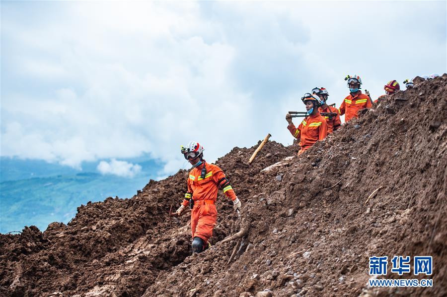 （新華全媒頭條&middot;圖文互動）（3）有一絲希望，就盡百倍努力&mdash;&mdash;貴州水城&ldquo;7&middot;23&rdquo;特大山體滑坡72小時救援紀實