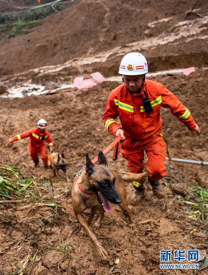 （新華全媒頭條&middot;圖文互動）（4）有一絲希望，就盡百倍努力&mdash;&mdash;貴州水城&ldquo;7&middot;23&rdquo;特大山體滑坡72小時救援紀實