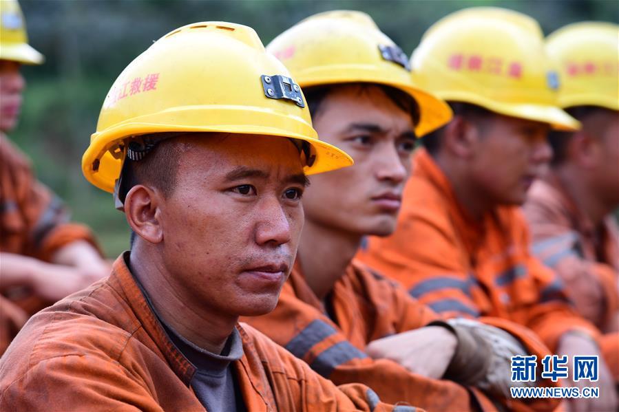 （新華全媒頭條&middot;圖文互動）（8）有一絲希望，就盡百倍努力&mdash;&mdash;貴州水城&ldquo;7&middot;23&rdquo;特大山體滑坡72小時救援紀實