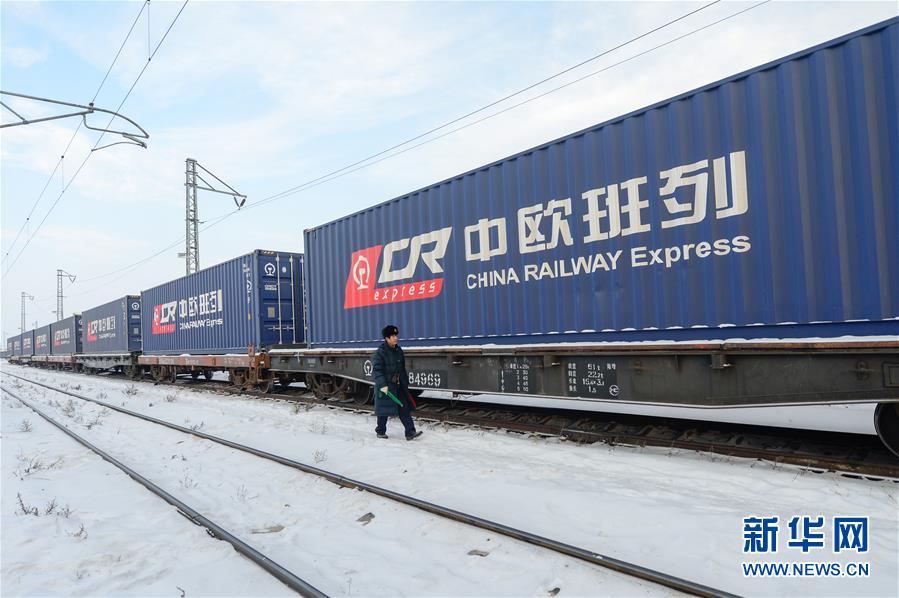 (壯麗70年·奮斗新時(shí)代——共和國(guó)發(fā)展成就巡禮·圖文互動(dòng))(12)旭日映天山 邊疆展新顏——新中國(guó)成立70年新疆改革發(fā)展巡禮