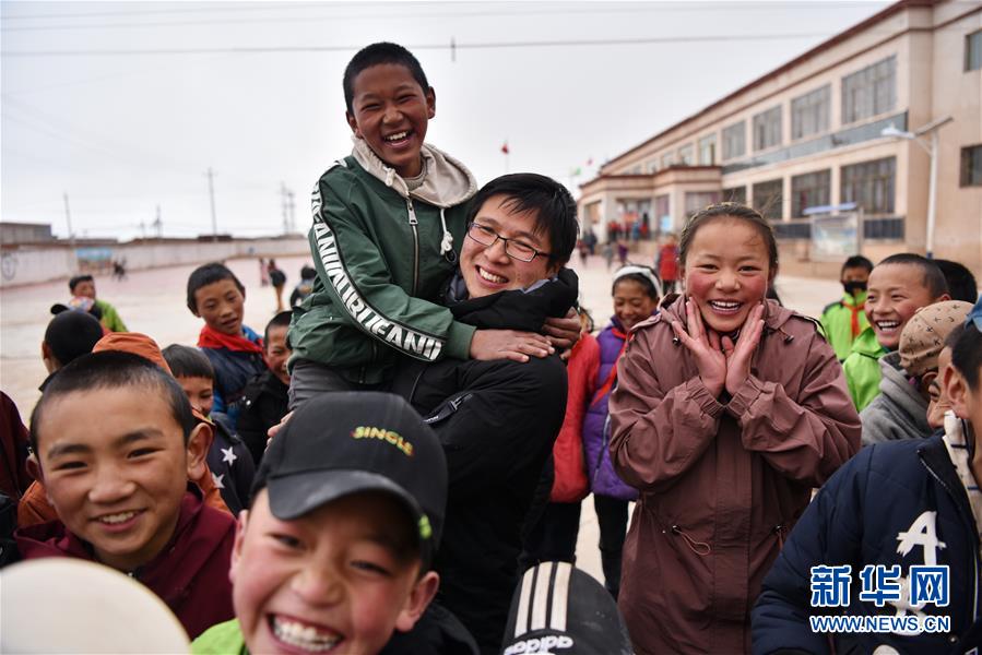 (不忘初心、牢記使命·圖文互動(dòng))(1)青春之花綻放五千米云端——記扎根海拔最高縣小學(xué)教師夫妻杜安東、曹曉花