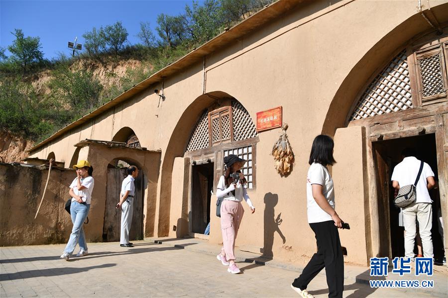 （新華全媒頭條&middot;壯麗70年&middot;奮斗新時(shí)代&mdash;&mdash;記者再走長(zhǎng)征路&middot;圖文互動(dòng)）（9）紅星，從這里照耀中國&mdash;&mdash;陜北見證中國革命的歷史轉(zhuǎn)折