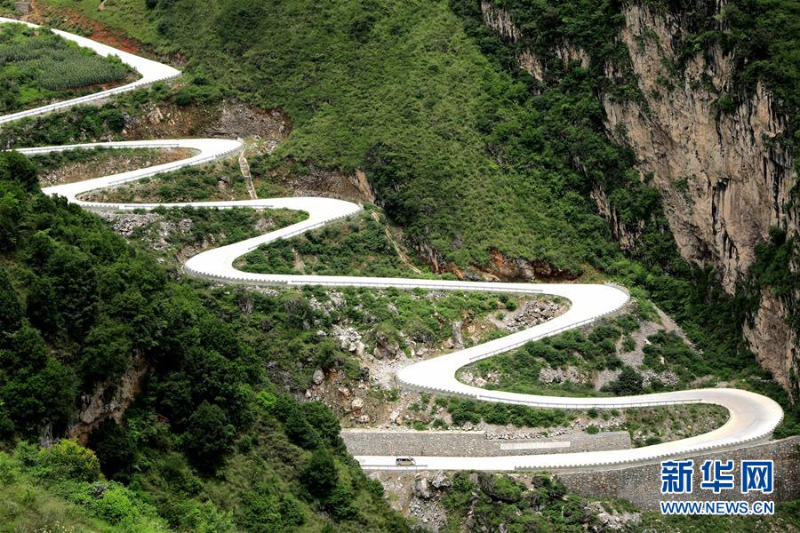 （在習(xí)近平新時代中國特色社會主義思想指引下&mdash;&mdash;新時代新作為新篇章&middot;總書記關(guān)心的百姓身邊事&middot;圖文互動）（2）&ldquo;四好農(nóng)村路&rdquo;：通向幸福，通向遠(yuǎn)方