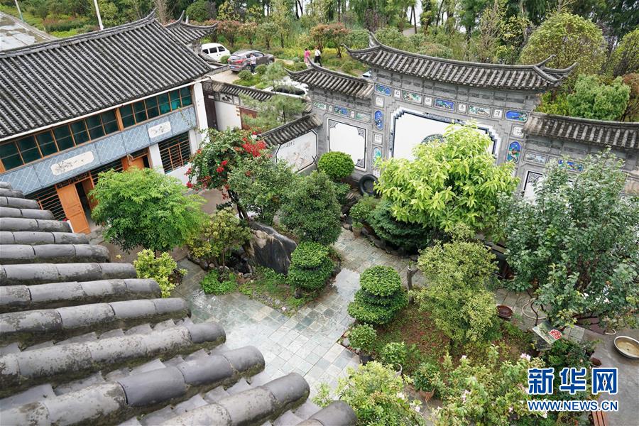 （在習(xí)近平新時(shí)代中國(guó)特色社會(huì)主義思想指引下&mdash;&mdash;新時(shí)代新作為新篇章&middot;總書(shū)記關(guān)心的百姓身邊事&middot;圖文互動(dòng)）（1）留住鄉(xiāng)愁 綻放新顏&mdash;&mdash;傳統(tǒng)村落保護(hù)激發(fā)鄉(xiāng)村活力