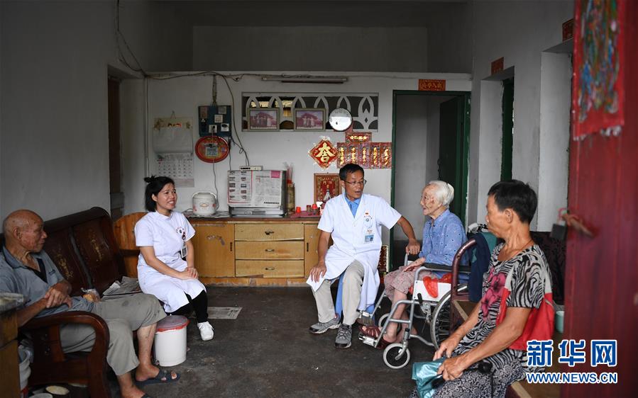 (新華全媒頭條·圖文互動(dòng))(7)伶仃洋邊“守門”人——記堅(jiān)守海島32年的黨員醫(yī)生王桂湘