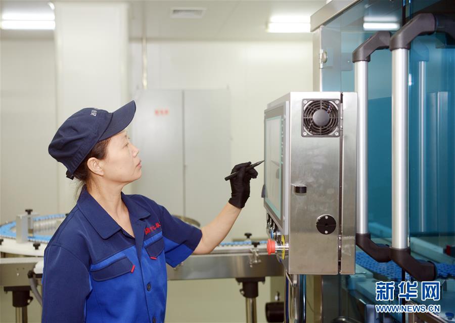 (在習(xí)近平新時(shí)代中國(guó)特色社會(huì)主義思想指引下——新時(shí)代新作為新篇章·總書記關(guān)心的百姓身邊事·圖文互動(dòng))(3)“一粒藥”的重量