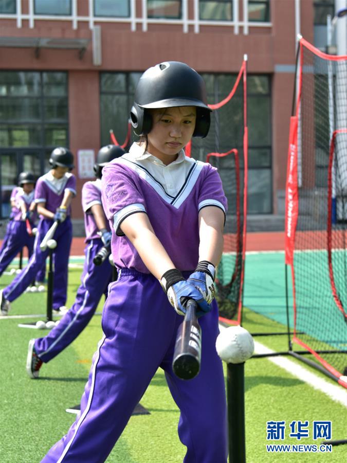 （體育&middot;圖文互動(dòng)）（3）（在習(xí)近平新時(shí)代中國(guó)特色社會(huì)主義思想指引下&mdash;&mdash;新時(shí)代新作為新篇章&middot;總書記關(guān)心的百姓身邊事）奔跑吧，少年！&mdash;&mdash;體育讓孩子們插上強(qiáng)壯的翅膀（配本社同題文字稿）