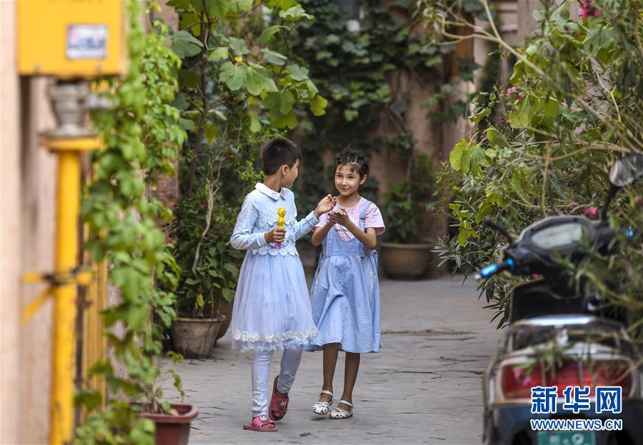 （新華全媒頭條&middot;圖文互動）（7）同心筑夢映天山&mdash;&mdash;新疆70年改革發(fā)展穩(wěn)定述評