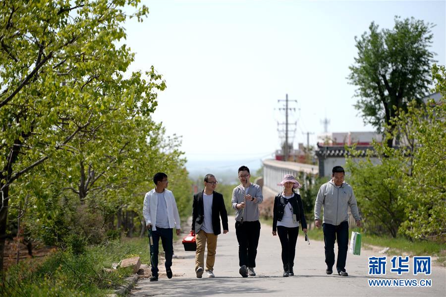 （在習近平新時代中國特色社會主義思想指引下&mdash;&mdash;新時代新作為新篇章&middot;總書記關心的百姓身邊事&middot;圖文互動）（5）&ldquo;農&rdquo;字頭照樣&ldquo;大&rdquo;作為&mdash;&mdash;豐收時節看涉農高校人才在希望的田野