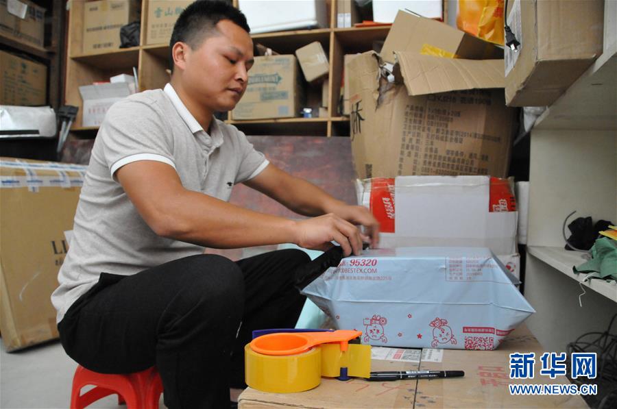 （在習近平新時代中國特色社會主義思想指引下&mdash;&mdash;新時代新作為新篇章&middot;總書記關心的百姓身邊事&middot;圖文互動）（3）手機成為&ldquo;新農具&rdquo;　莊戶人變&ldquo;新店家&rdquo;&mdash;&mdash;農村電商助力農民豐收