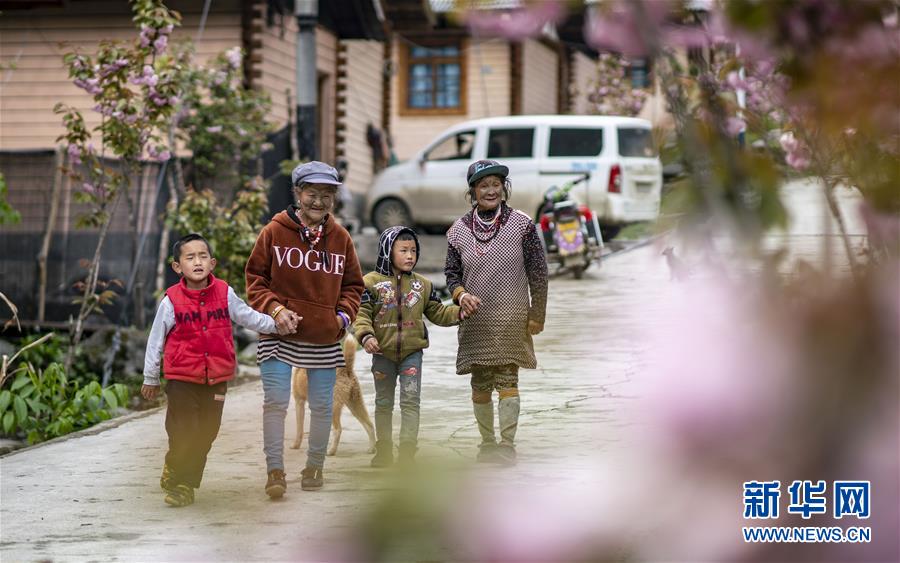 （圖文互動）（3）太陽照耀&ldquo;人類童年&rdquo;&mdash;&mdash;新時代直過民族脫貧攻堅紀事