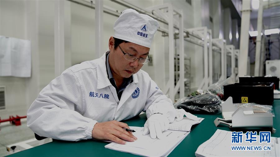 （德耀中華&middot;圖文互動(dòng)）（2）王曙群：&ldquo;腳踏實(shí)地、仰望星空&rdquo;的大國工匠