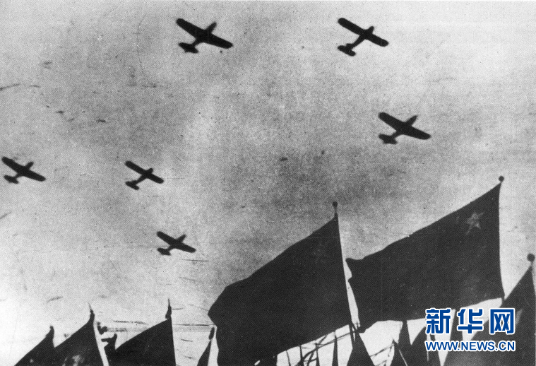 （新華全媒頭條&middot;人民空軍70年&middot;圖文互動(dòng)）（1）陽光照耀奮飛的航程&mdash;&mdash;黨中央、中央軍委和習(xí)主席關(guān)心人民空軍建設(shè)發(fā)展紀(jì)實(shí)