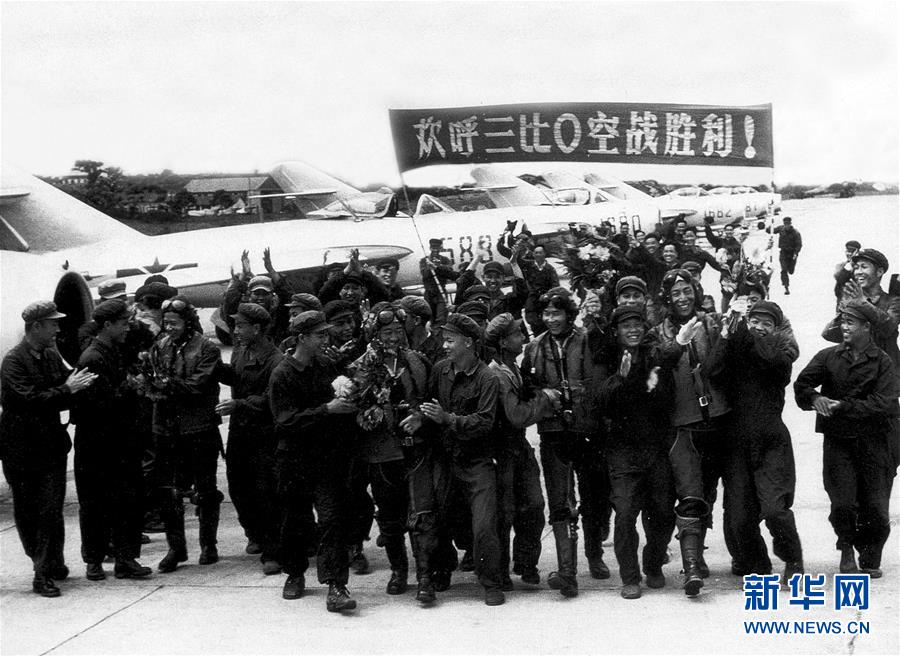 （新華全媒頭條&middot;人民空軍70年&middot;圖文互動(dòng)）（4）陽光照耀奮飛的航程&mdash;&mdash;黨中央、中央軍委和習(xí)主席關(guān)心人民空軍建設(shè)發(fā)展紀(jì)實(shí)