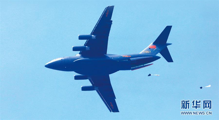 （新華全媒頭條&middot;人民空軍70年&middot;圖文互動(dòng)）（10）陽光照耀奮飛的航程&mdash;&mdash;黨中央、中央軍委和習(xí)主席關(guān)心人民空軍建設(shè)發(fā)展紀(jì)實(shí)