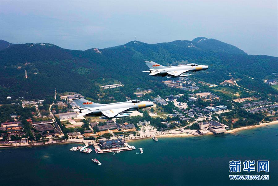 （新華全媒頭條&middot;人民空軍70年&middot;圖文互動(dòng)）（11）陽光照耀奮飛的航程&mdash;&mdash;黨中央、中央軍委和習(xí)主席關(guān)心人民空軍建設(shè)發(fā)展紀(jì)實(shí)