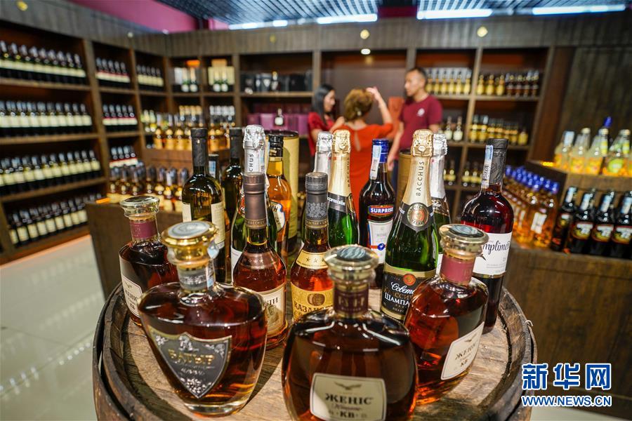 （在習(xí)近平新時(shí)代中國特色社會(huì)主義思想指引下&mdash;&mdash;新時(shí)代新作為新篇章&middot;總書記關(guān)切開放事&middot;圖文互動(dòng)）（4）開放，讓迢迢邊關(guān)擁有穩(wěn)穩(wěn)幸福&mdash;&mdash;來自內(nèi)陸沿邊開放小城的故事