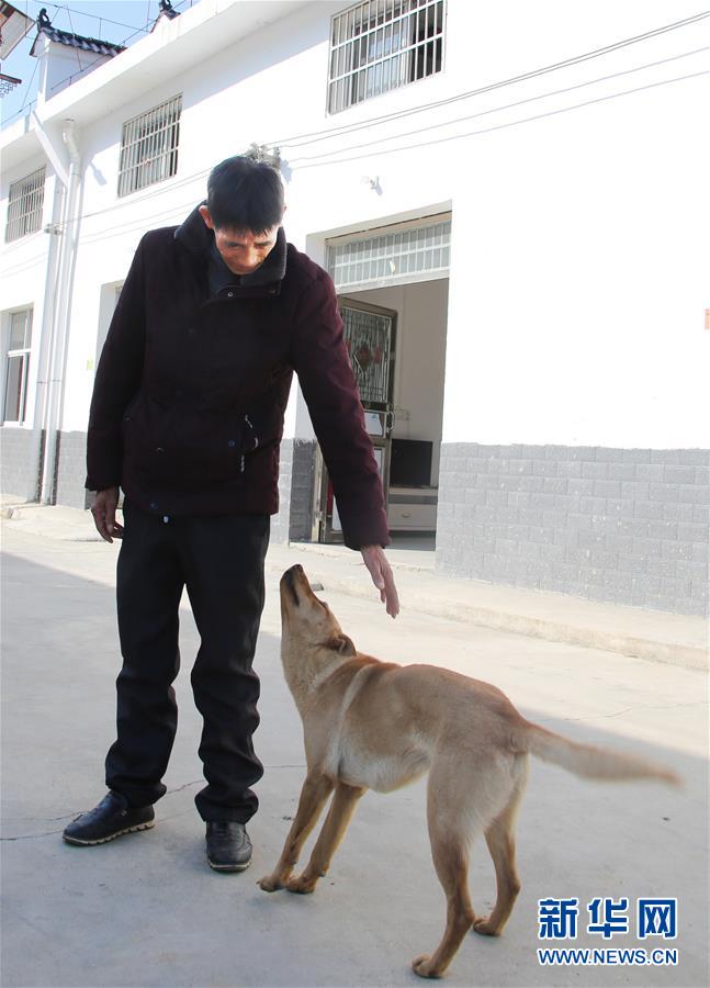 （四中全會精神在基層&middot;圖文互動）（1）記者手記：兩腳沾地，深切感悟什么叫&ldquo;以人民為中心&rdquo;