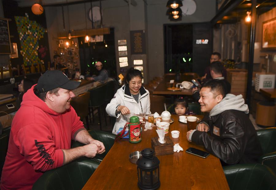 （在習(xí)近平新時(shí)代中國特色社會主義思想指引下&mdash;&mdash;新時(shí)代新作為新篇章&middot;總書記關(guān)切開放事&middot;圖文互動）（2）中國引力：在開放的中國共創(chuàng)幸福 