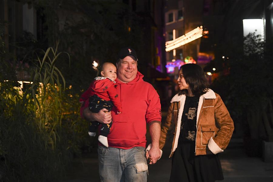 （在習(xí)近平新時(shí)代中國特色社會主義思想指引下&mdash;&mdash;新時(shí)代新作為新篇章&middot;總書記關(guān)切開放事&middot;圖文互動）（3）中國引力：在開放的中國共創(chuàng)幸福 