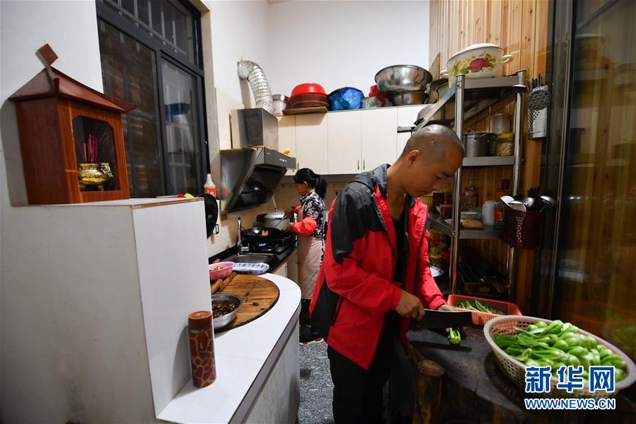 (圖文互動)(8)鄉村攝影師、鄉村“模特”、民宿店主——鄉村旅游推動婺源農民生活方式發生新變化