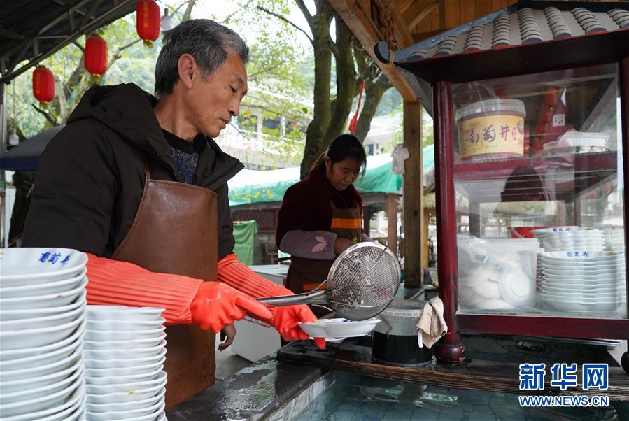 (新華全媒頭條·圖文互動(dòng))(2)烏蒙歡歌高鐵來——寫在成貴高鐵通車之際